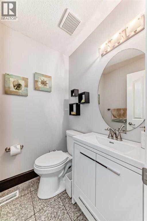 109 Royal Crest Terrace Nw, Calgary, Alberta  T3G 4M2 - Photo 12 - A2311540