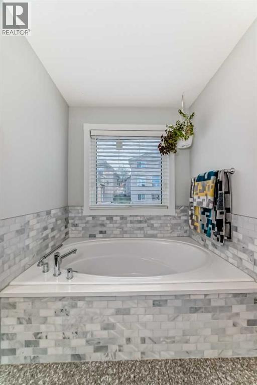 109 Royal Crest Terrace Nw, Calgary, Alberta  T3G 4M2 - Photo 18 - A2311540