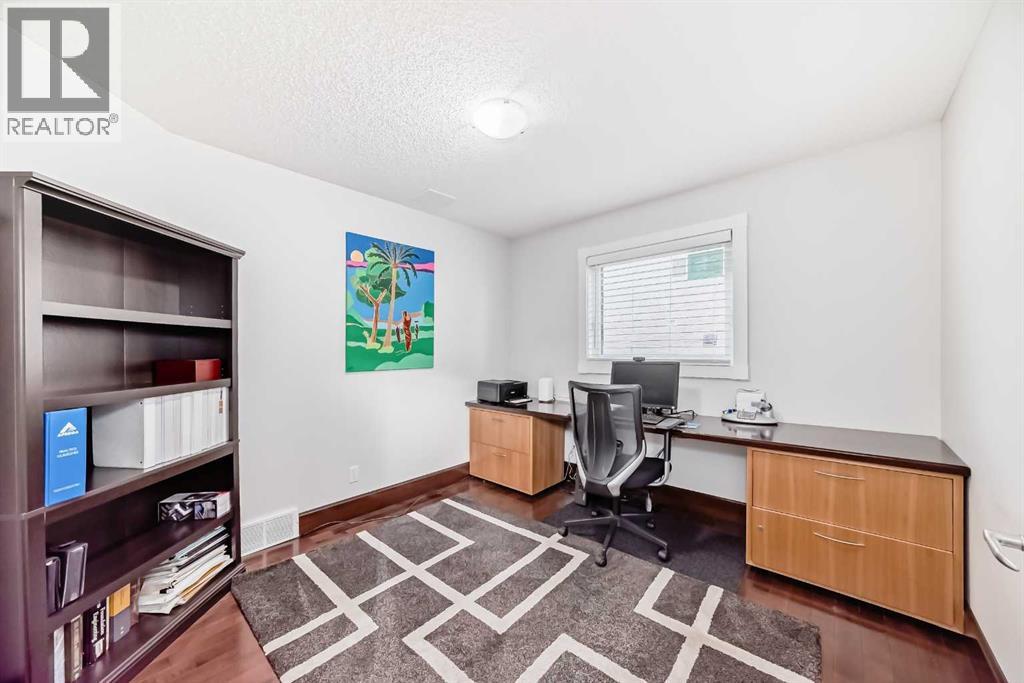 109 Royal Crest Terrace Nw, Calgary, Alberta  T3G 4M2 - Photo 5 - A2311540