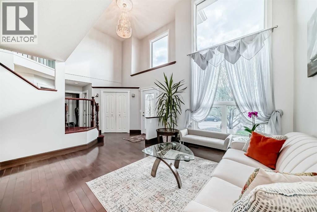 109 Royal Crest Terrace Nw, Calgary, Alberta  T3G 4M2 - Photo 2 - A2311540