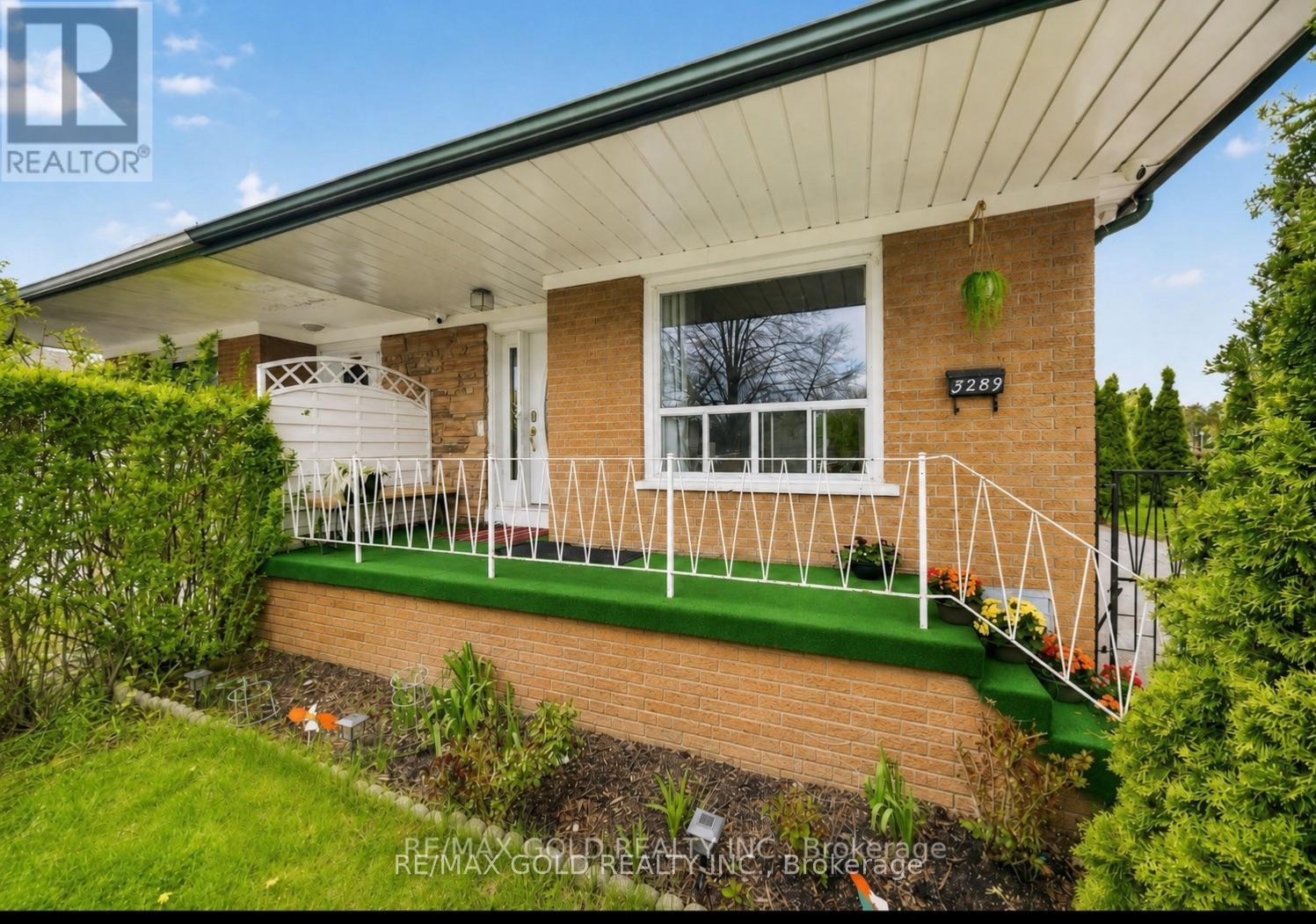 3289 Victory Crescent, Mississauga, Ontario  L4T 1M1 - Photo 2 - W13128462