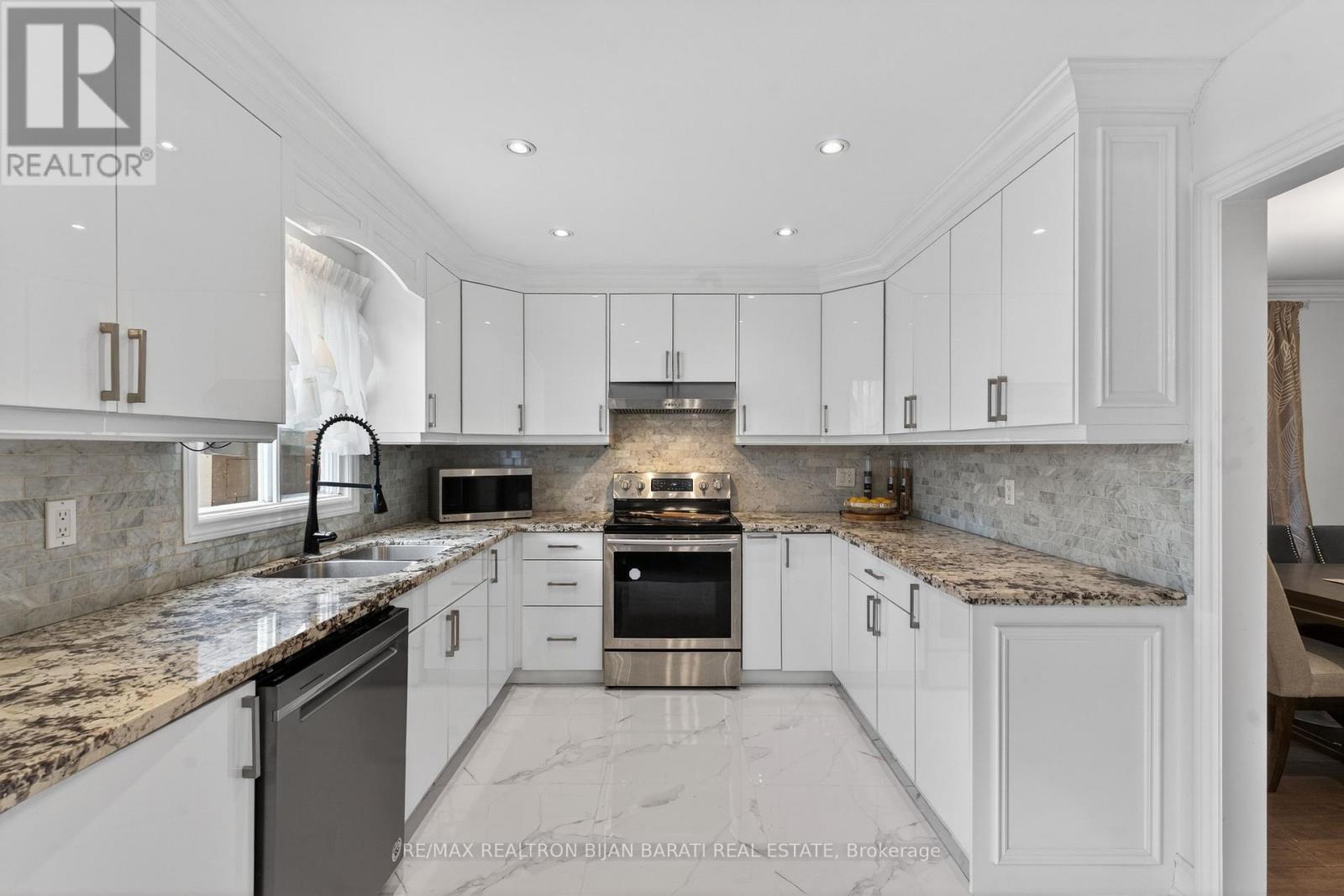 92 Weldrick Road E, Richmond Hill, Ontario  L4C 8T7 - Photo 20 - N13140794