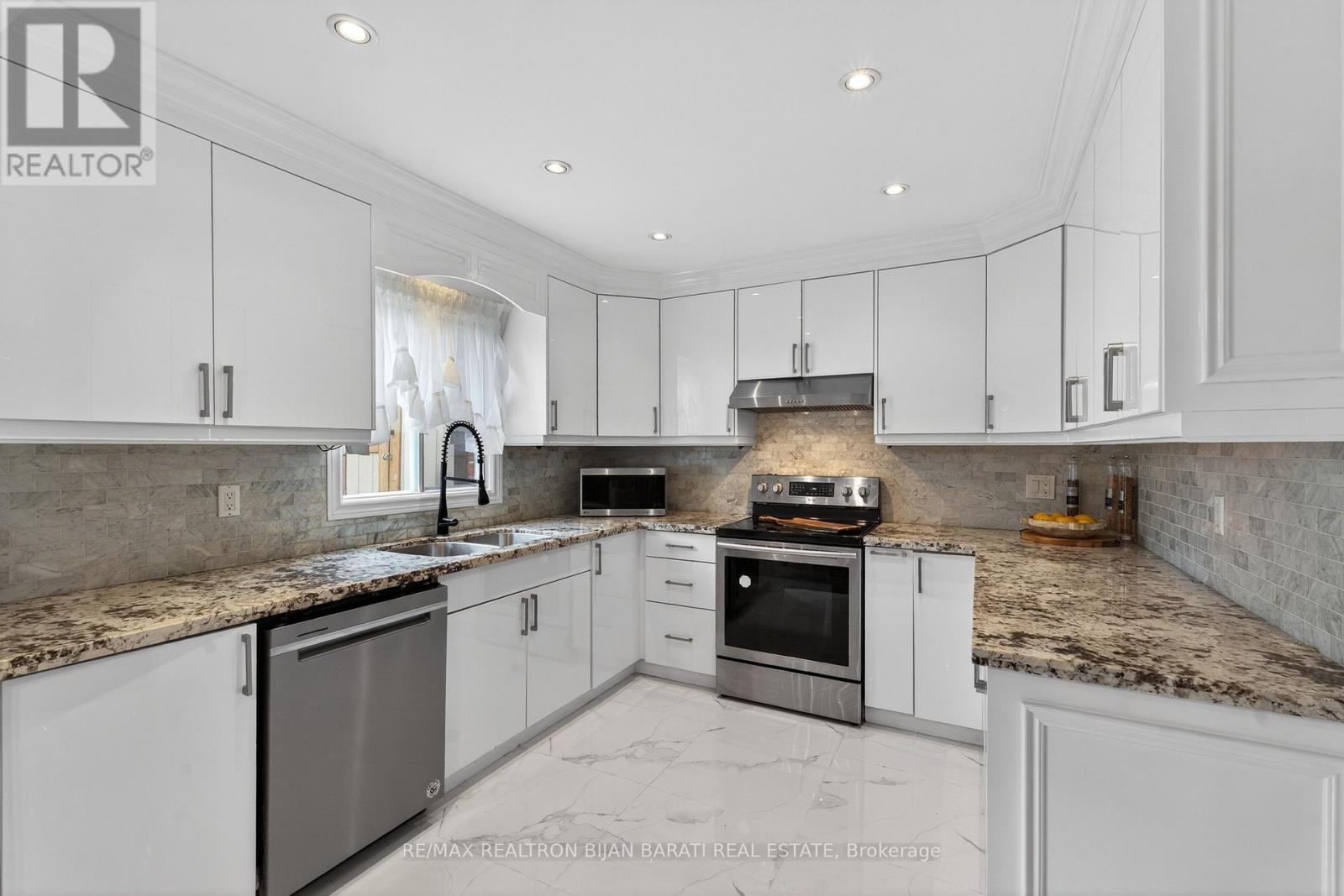 92 Weldrick Road E, Richmond Hill, Ontario  L4C 8T7 - Photo 21 - N13140794