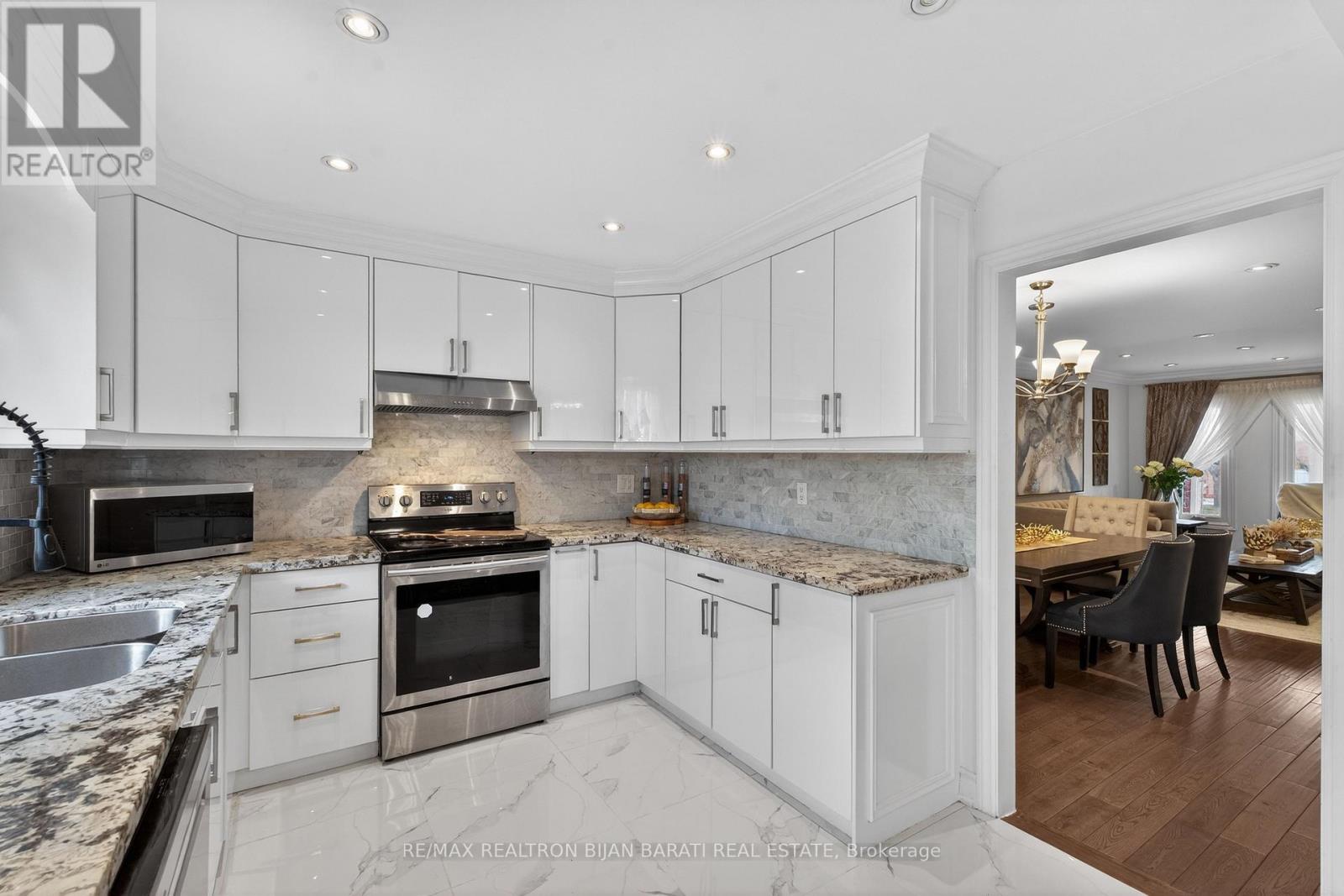 92 Weldrick Road E, Richmond Hill, Ontario  L4C 8T7 - Photo 22 - N13140794