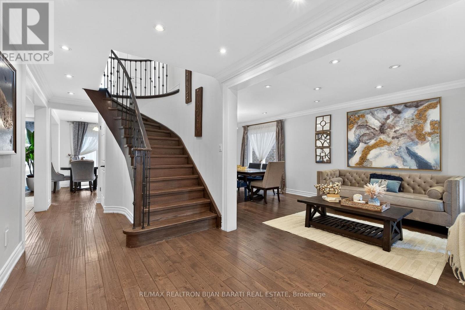 92 Weldrick Road E, Richmond Hill, Ontario  L4C 8T7 - Photo 4 - N13140794