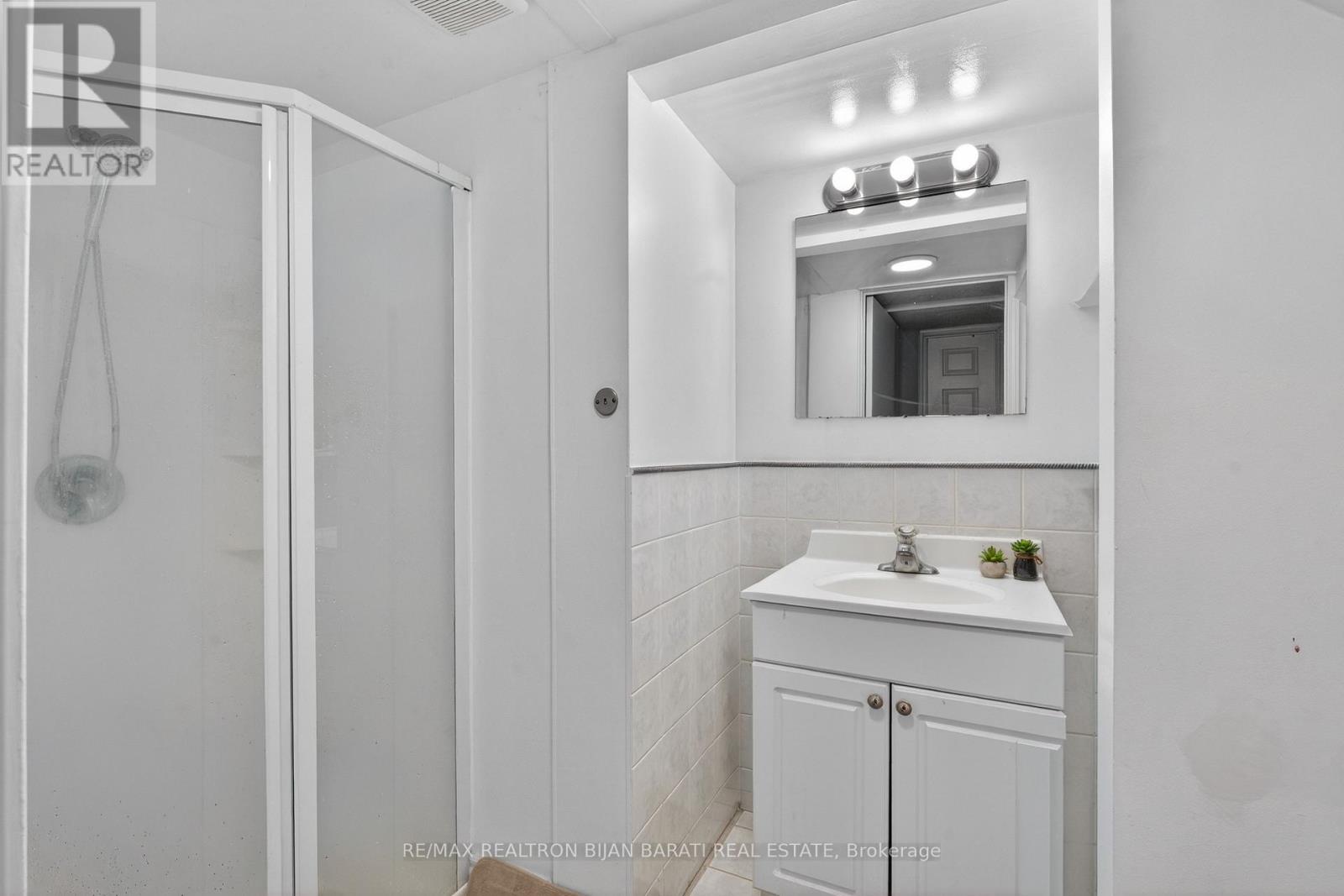 92 Weldrick Road E, Richmond Hill, Ontario  L4C 8T7 - Photo 44 - N13140794