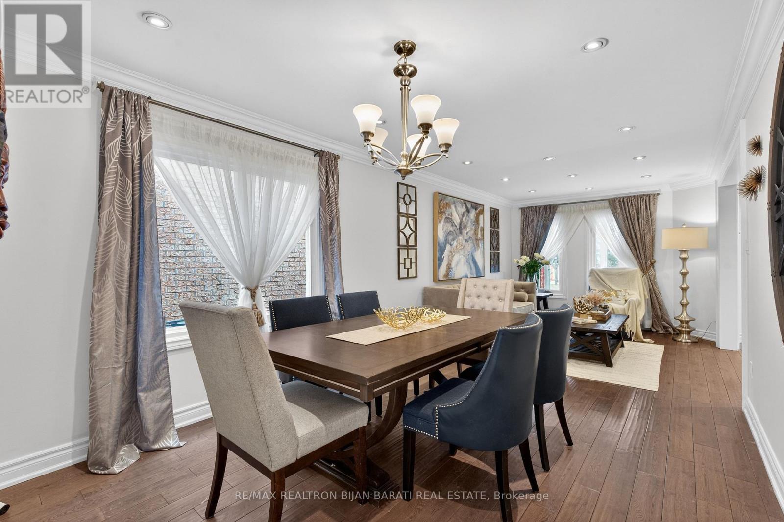 92 Weldrick Road E, Richmond Hill, Ontario  L4C 8T7 - Photo 9 - N13140794
