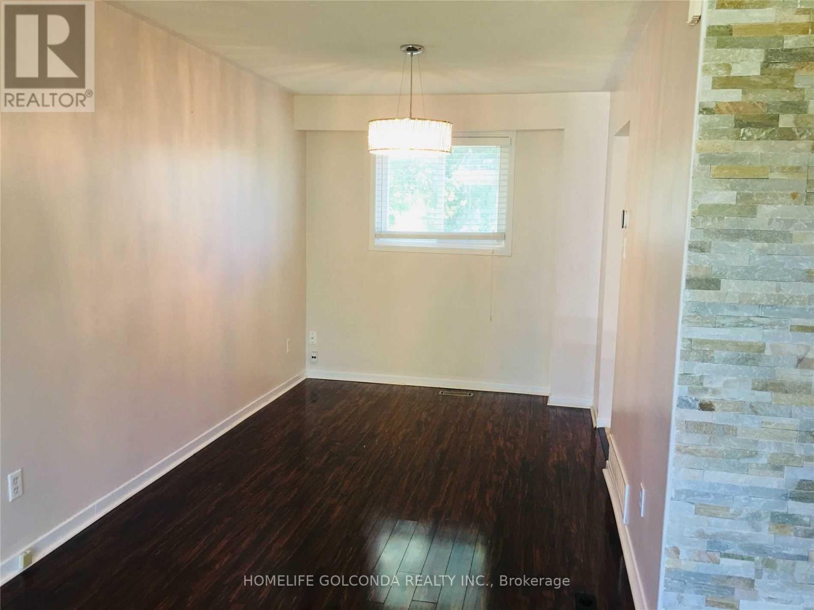3134 Jessica Court, Mississauga, Ontario L5C 1X6 - Photo 3 - W13140756