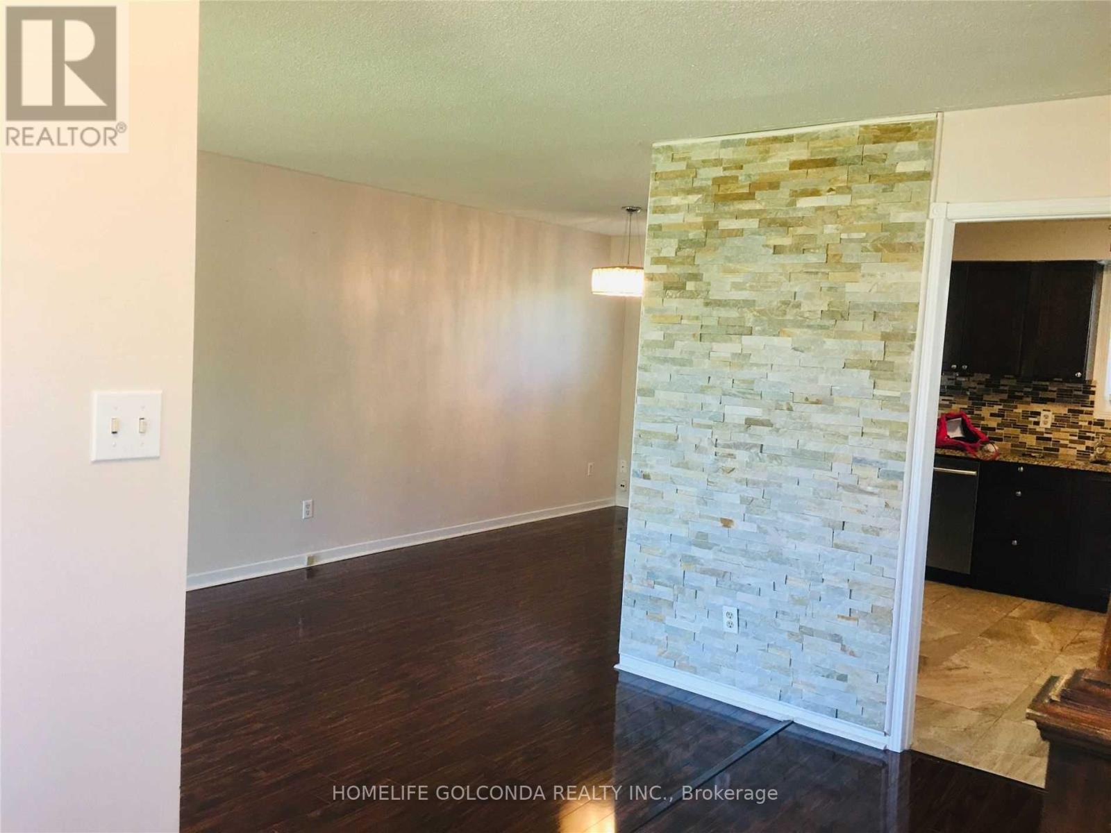 3134 Jessica Court, Mississauga, Ontario L5C 1X6 - Photo 4 - W13140756