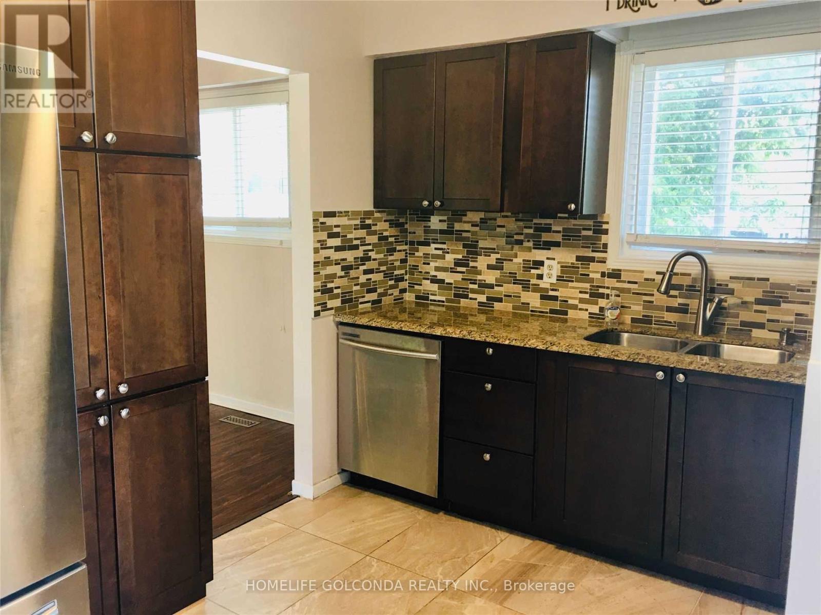 3134 Jessica Court, Mississauga, Ontario L5C 1X6 - Photo 6 - W13140756