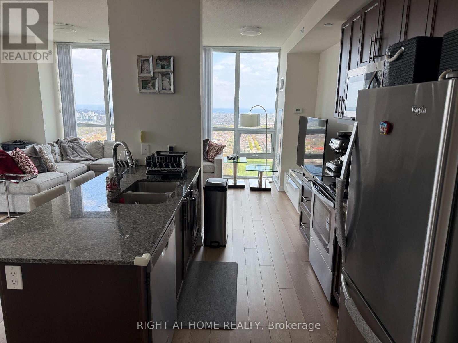 2402 - 3975 Grand Park Drive, Mississauga, Ontario  L5B 0K4 - Photo 21 - W13140764