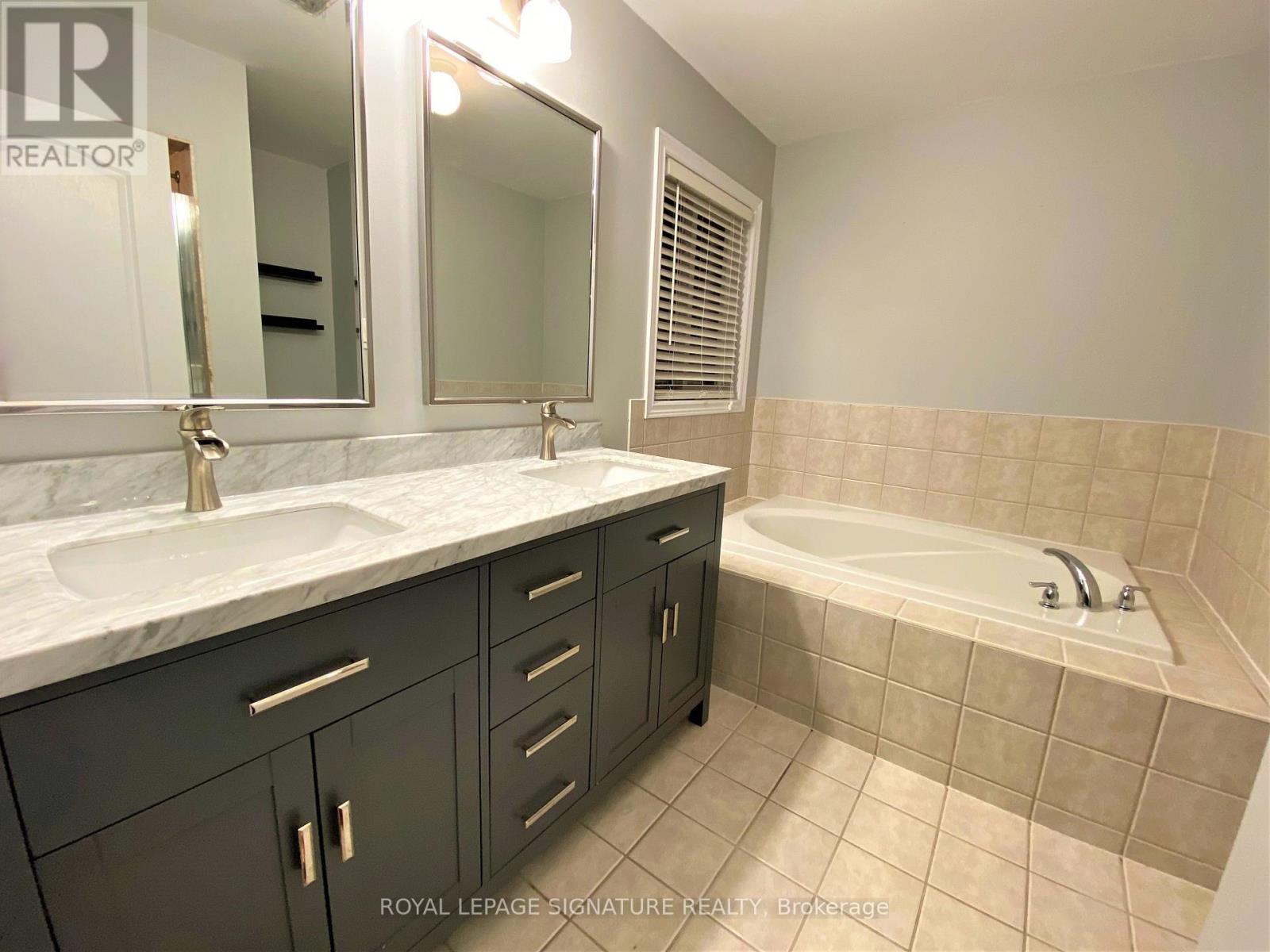 5732 Jenvic Grove, Mississauga, Ontario  L5M 7B4 - Photo 18 - W13140776