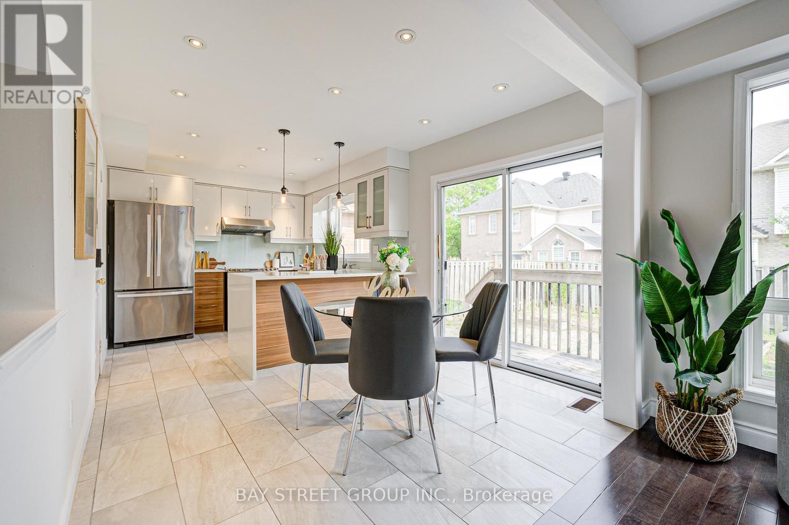 43 Tower Bridge Crescent, Markham, Ontario  L6C 2M9 - Photo 9 - N13140820