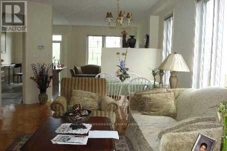 52 Deepcoral Court, Brampton, Ontario  L6V 4P7 - Photo 4 - W13140842