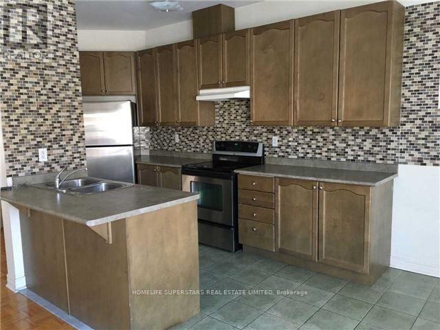 52 Deepcoral Court, Brampton, Ontario  L6V 4P7 - Photo 5 - W13140842