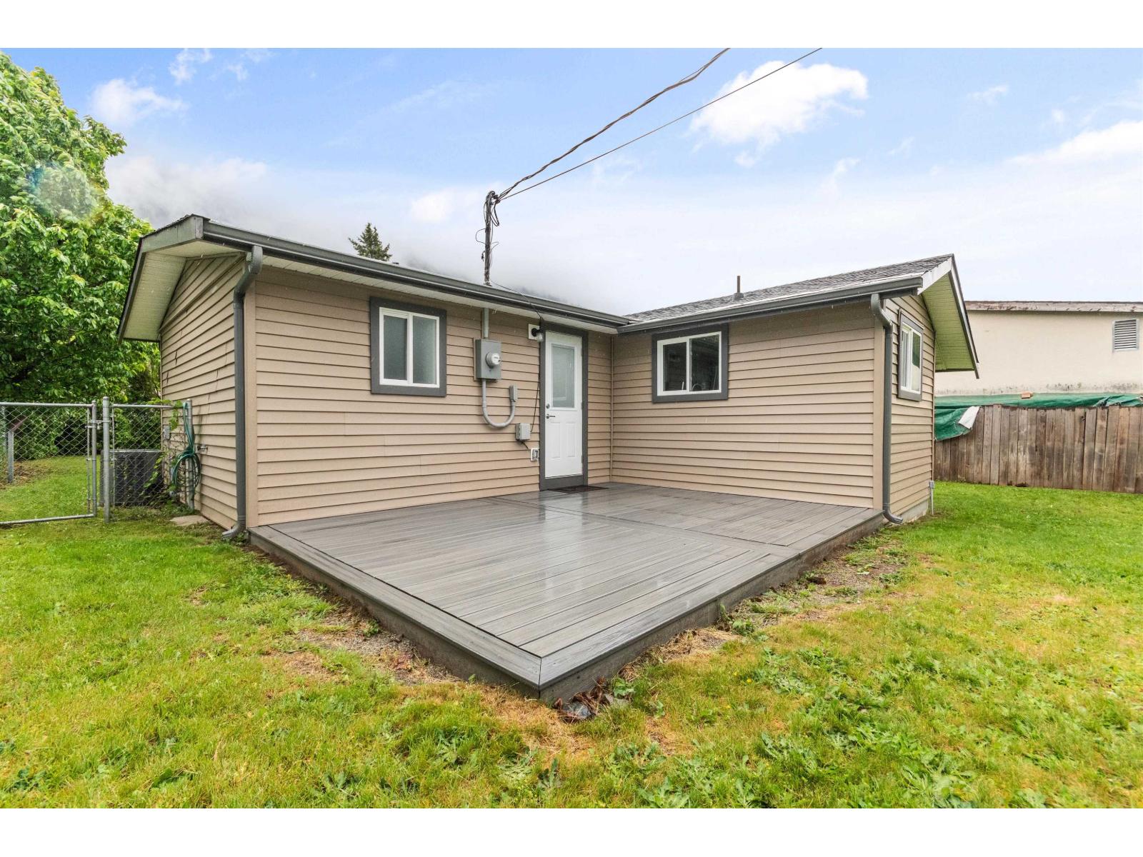 547 Fort Street, Hope, Hope, British Columbia  V0X 1L0 - Photo 3 - R3124128