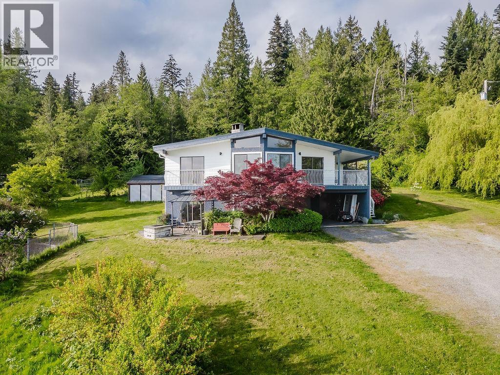 1972 Ranch Road, Roberts Creek, British Columbia  V0N 2W5 - Photo 2 - R3121810