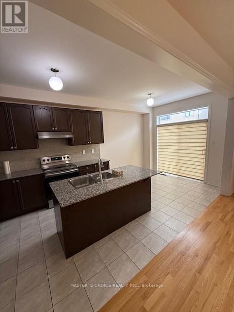 56 Clunburry Road, Brampton, Ontario  L7A 5B5 - Photo 5 - W13140868