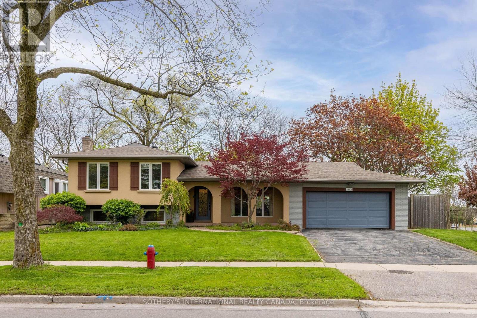 2290 BRIDGE ROAD, Oakville, Ontario