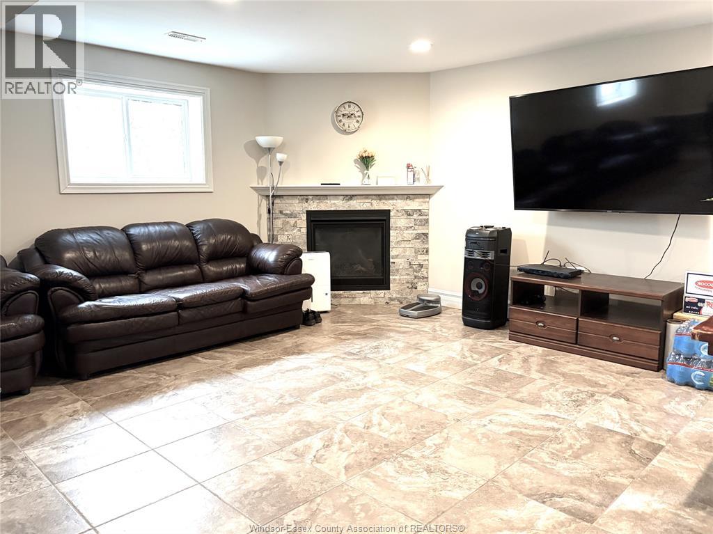 1870 Dominion, Windsor, Ontario  N9B 3H9 - Photo 17 - 26010925