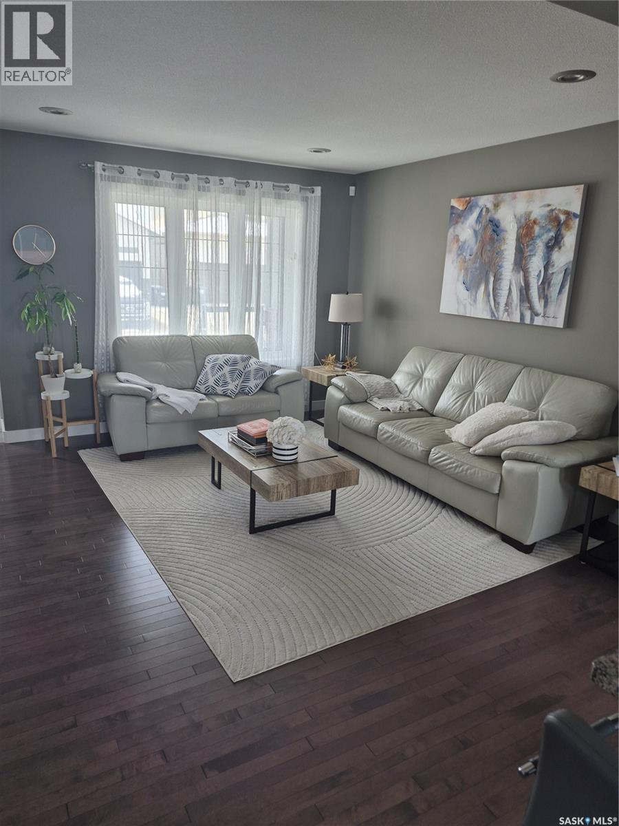 319 Secord Way, Saskatoon, Saskatchewan  S7V 0L9 - Photo 3 - SK036295