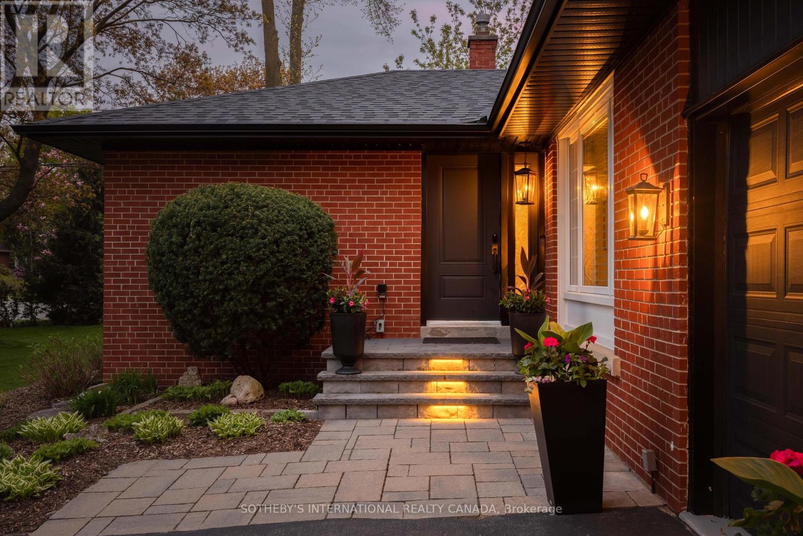 1491 Trenton Road, Oakville, Ontario  L6L 1K9 - Photo 2 - W13140898
