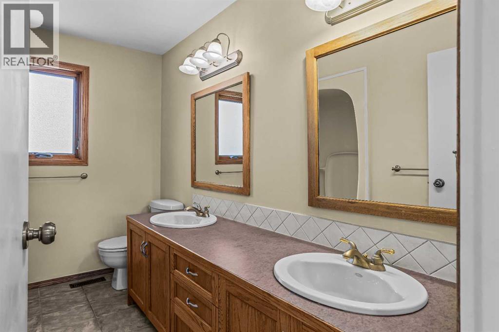 933 15th Street, Canmore, Alberta  T1W 1X2 - Photo 38 - A2290110