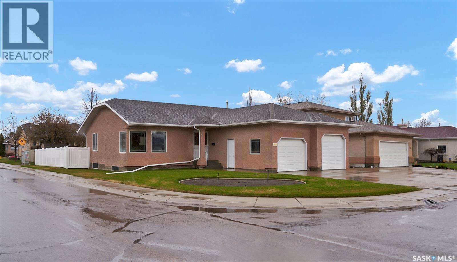 735 Fairbrother Avenue, Saskatoon, Saskatchewan  S7S 1H8 - Photo 3 - SK036294