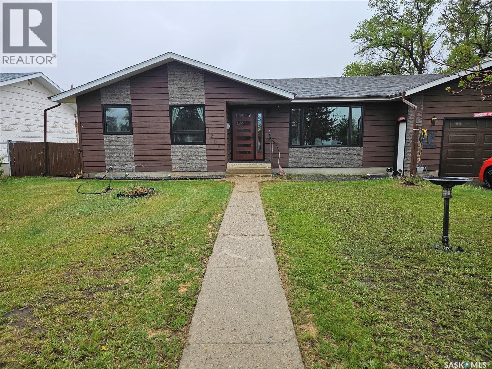 1204 North Railway STREET E, Swift Current, Saskatchewan