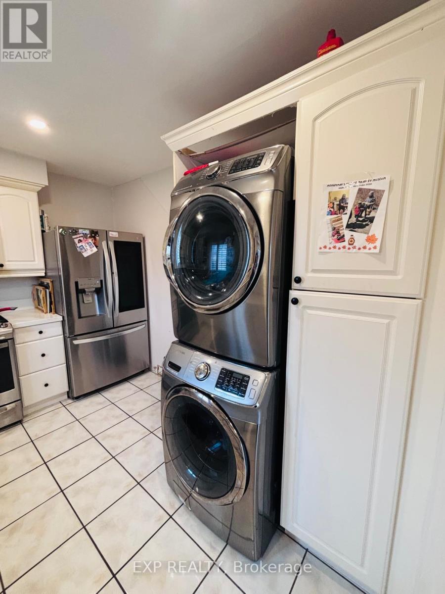 Main - 3082 Cantelon Crescent, Mississauga, Ontario  L5N 3J8 - Photo 10 - W13010666