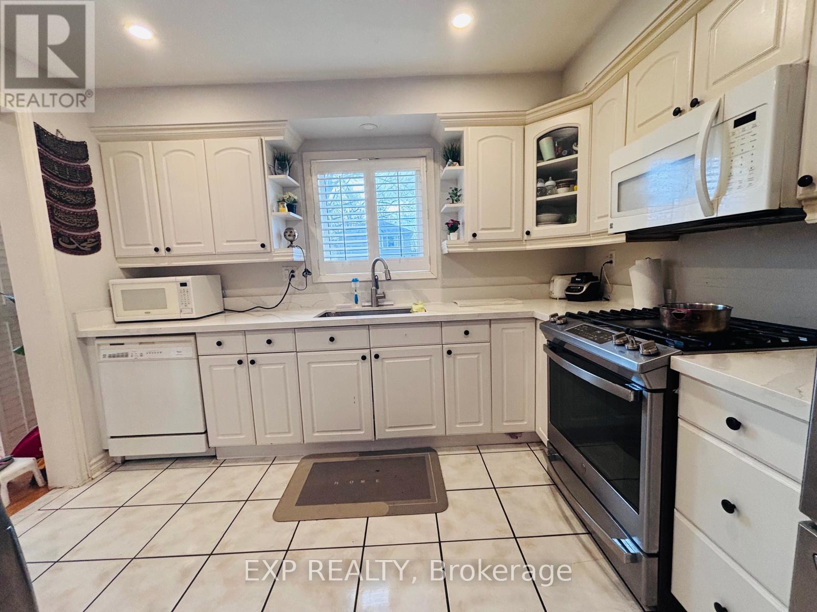 Main - 3082 Cantelon Crescent, Mississauga, Ontario  L5N 3J8 - Photo 8 - W13010666