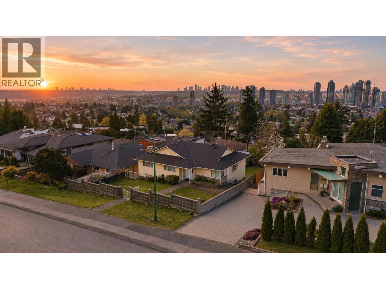 5220 Sunningdale Road, Burnaby, British Columbia  V5B 1M5 - Photo 31 - R3113248
