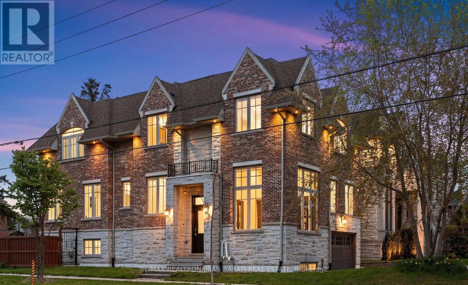 122 HOLMES AVENUE, Toronto, Ontario