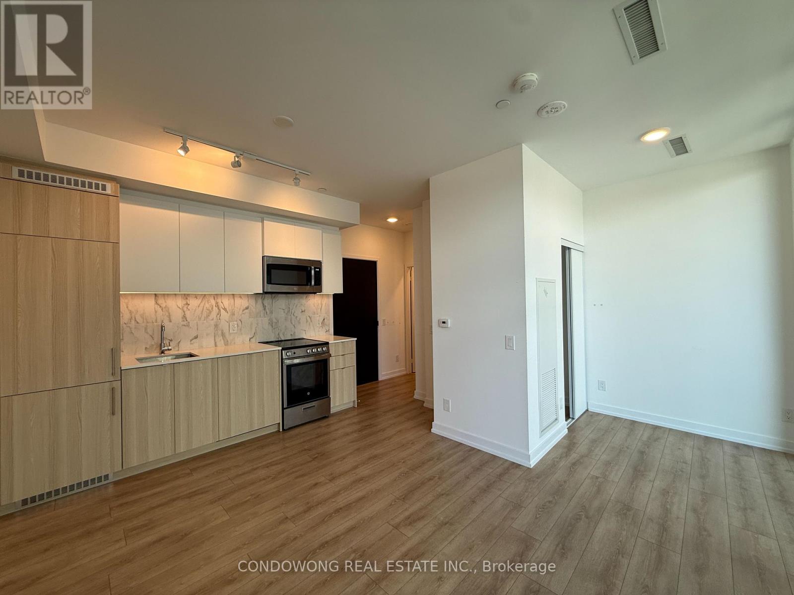 702 - 500 DUPONT STREET, Toronto, Ontario