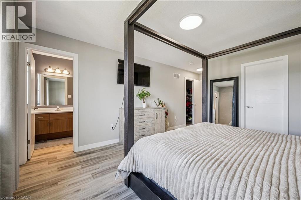 907 Robert Ferrie Drive, Kitchener, Ontario  N2R 0P2 - Photo 19 - 40831016