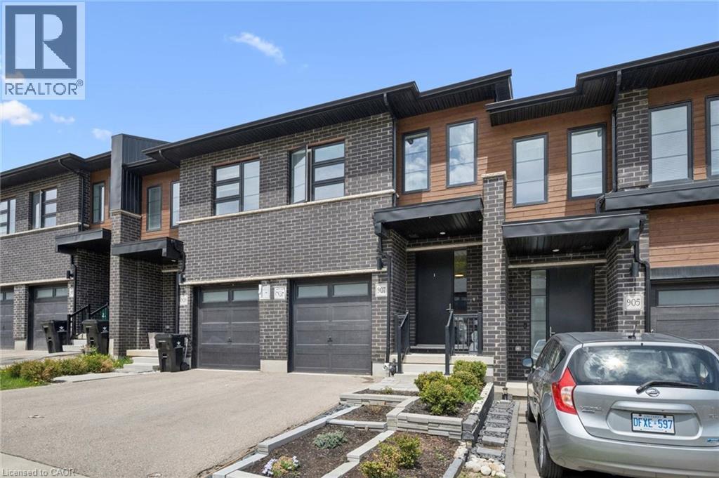 907 Robert Ferrie Drive, Kitchener, Ontario  N2R 0P2 - Photo 2 - 40831016