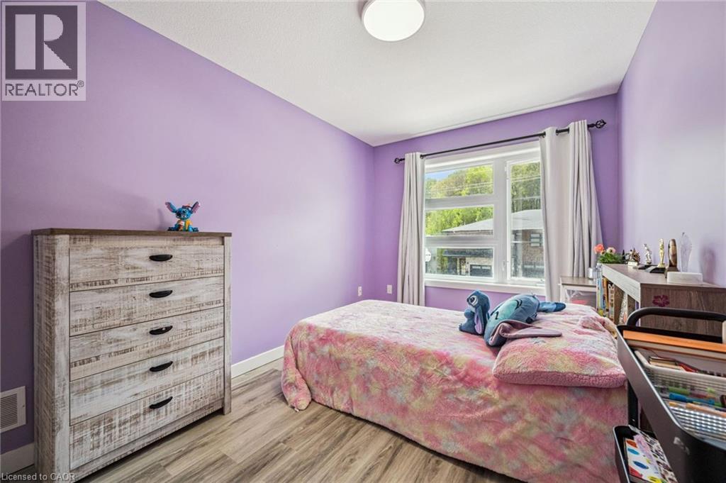 907 Robert Ferrie Drive, Kitchener, Ontario  N2R 0P2 - Photo 24 - 40831016