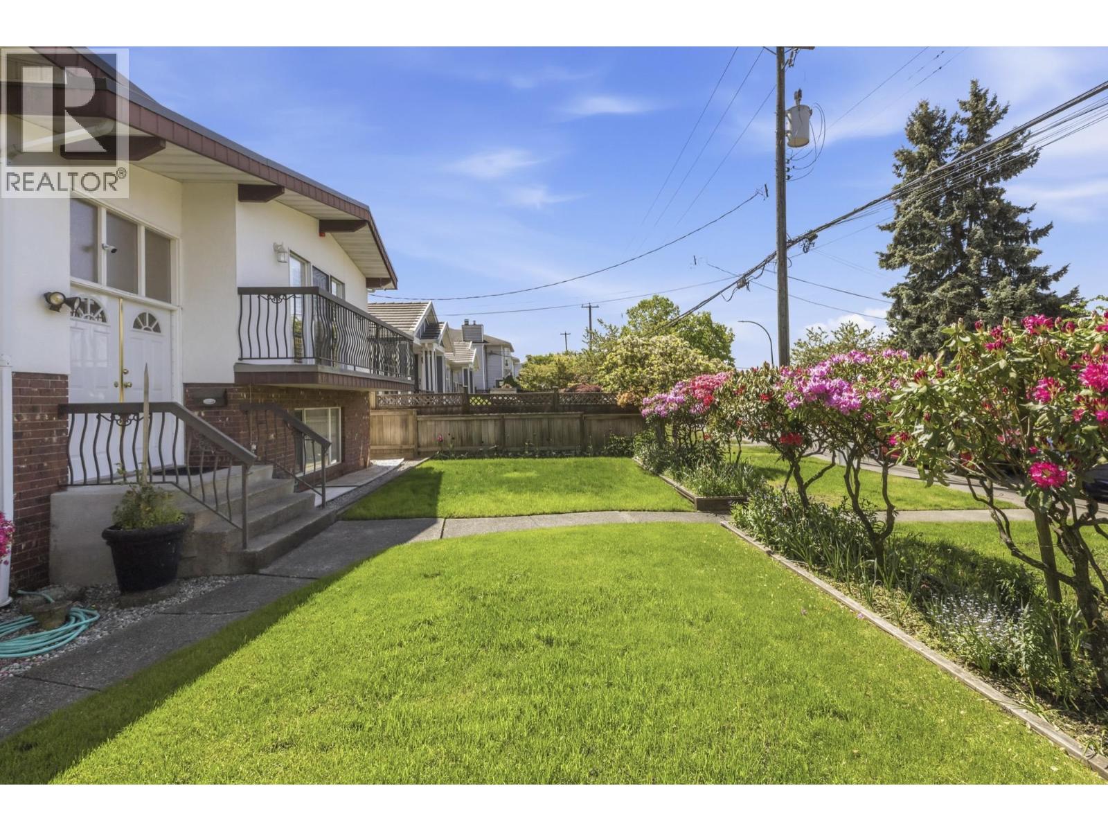 1108 Cliff Avenue, Burnaby, British Columbia  V5A 2J7 - Photo 3 - R3123970