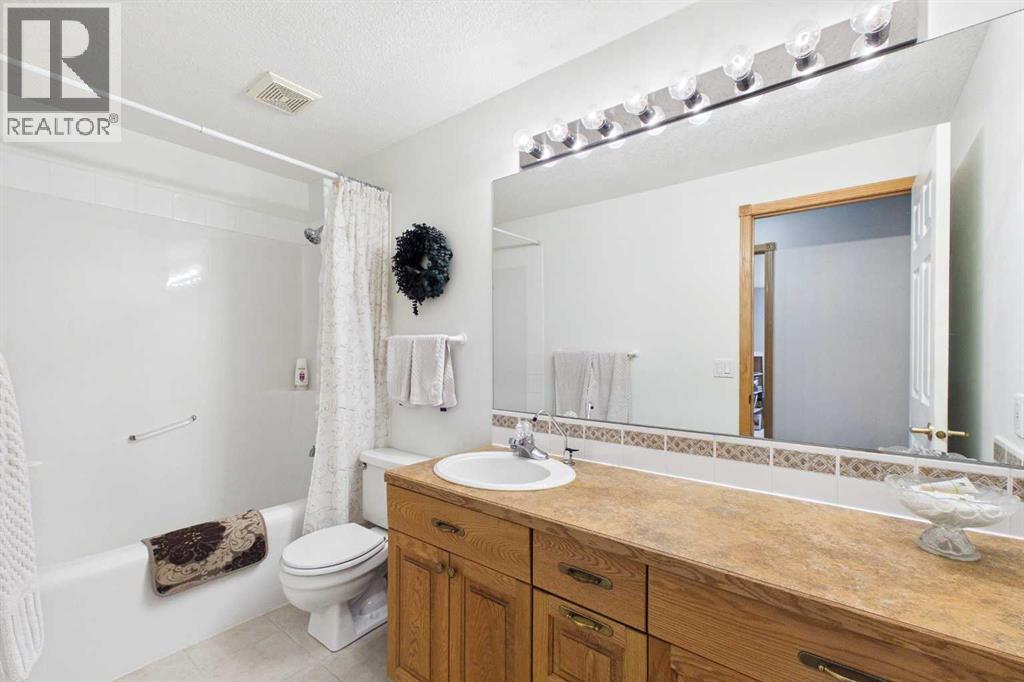535 Cimarron Point, Okotoks, Alberta  T1S 1S6 - Photo 33 - A2297911