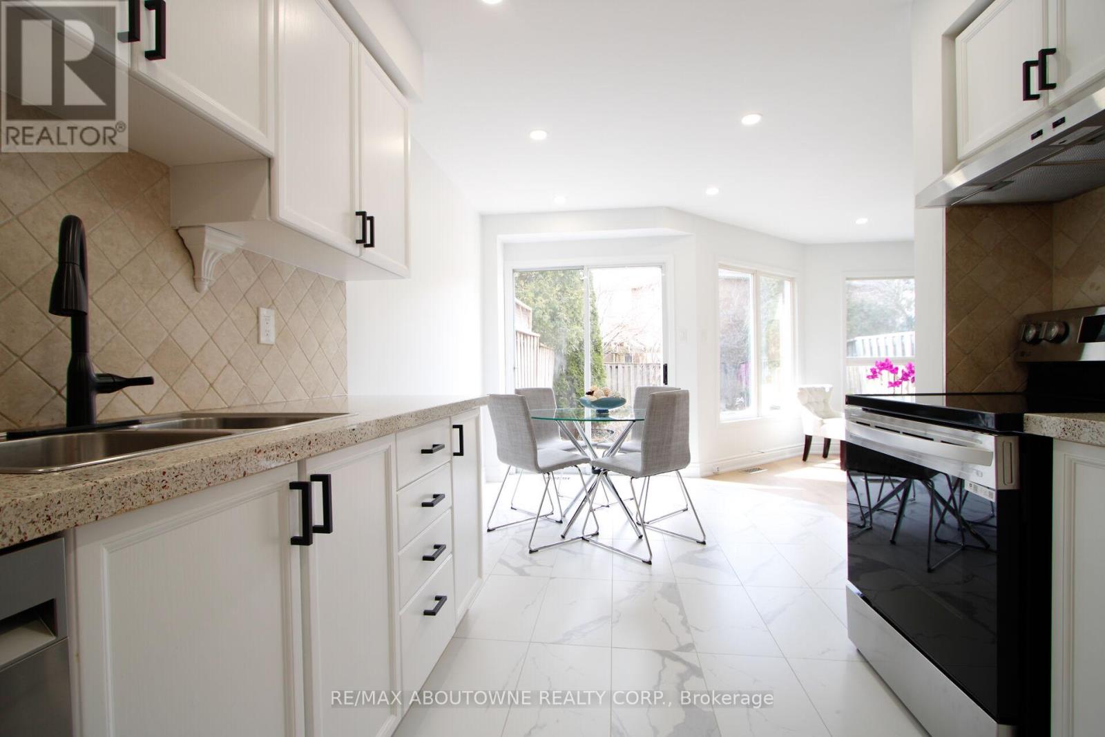 1114 Lindsay Drive, Oakville, Ontario  L6M 3B4 - Photo 15 - W13140936