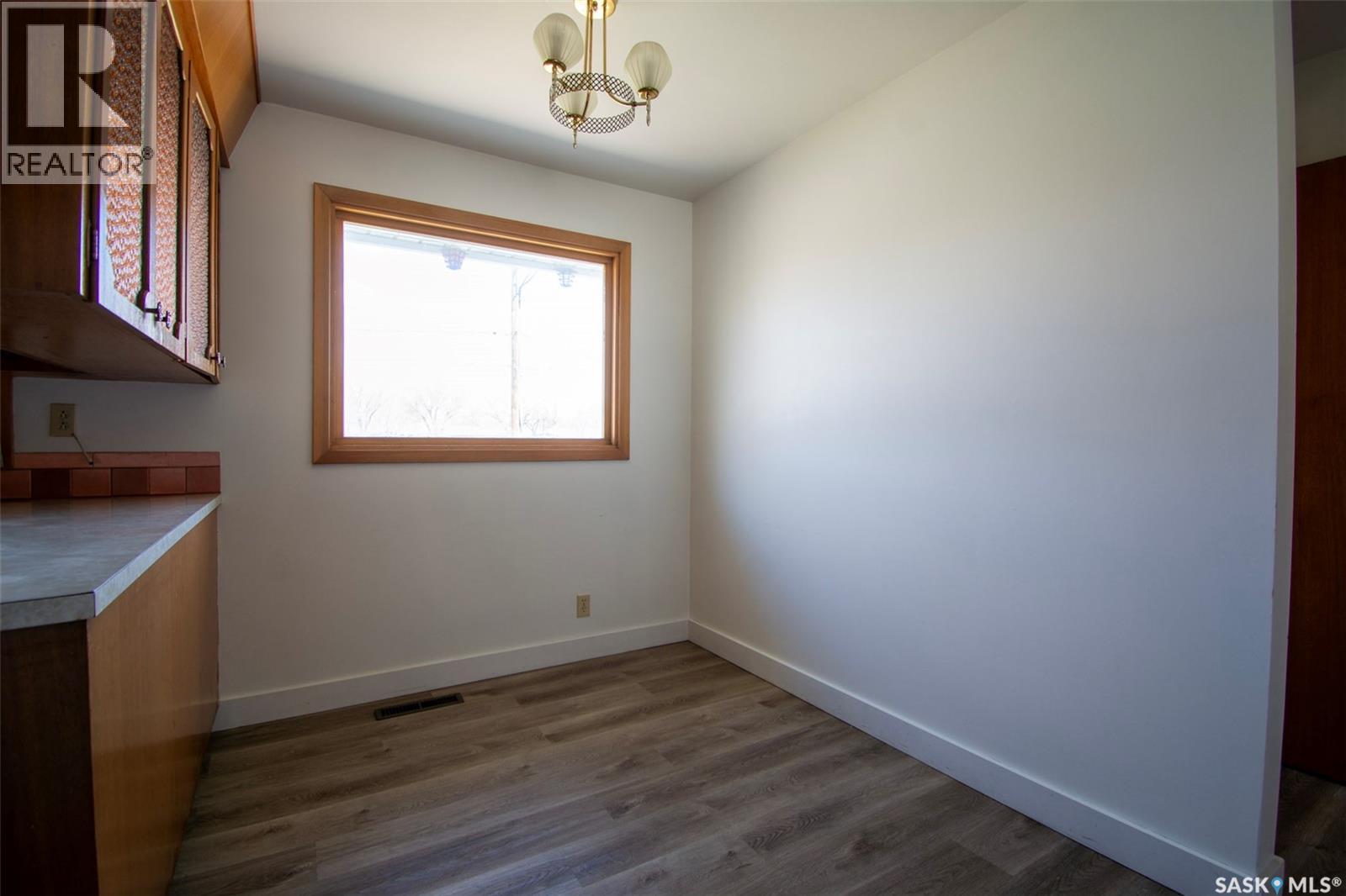 14 Woodward Avenue, Regina, Saskatchewan  S4R 3H1 - Photo 8 - SK036249