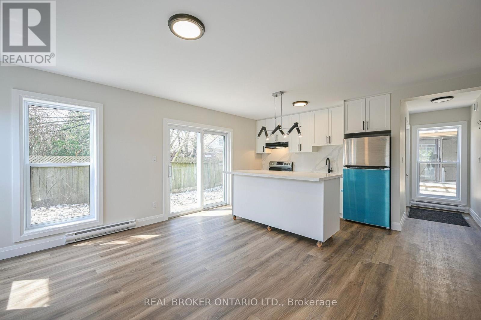 685 Frederick Street, Kitchener, Ontario  N2B 2B3 - Photo 2 - X13140920