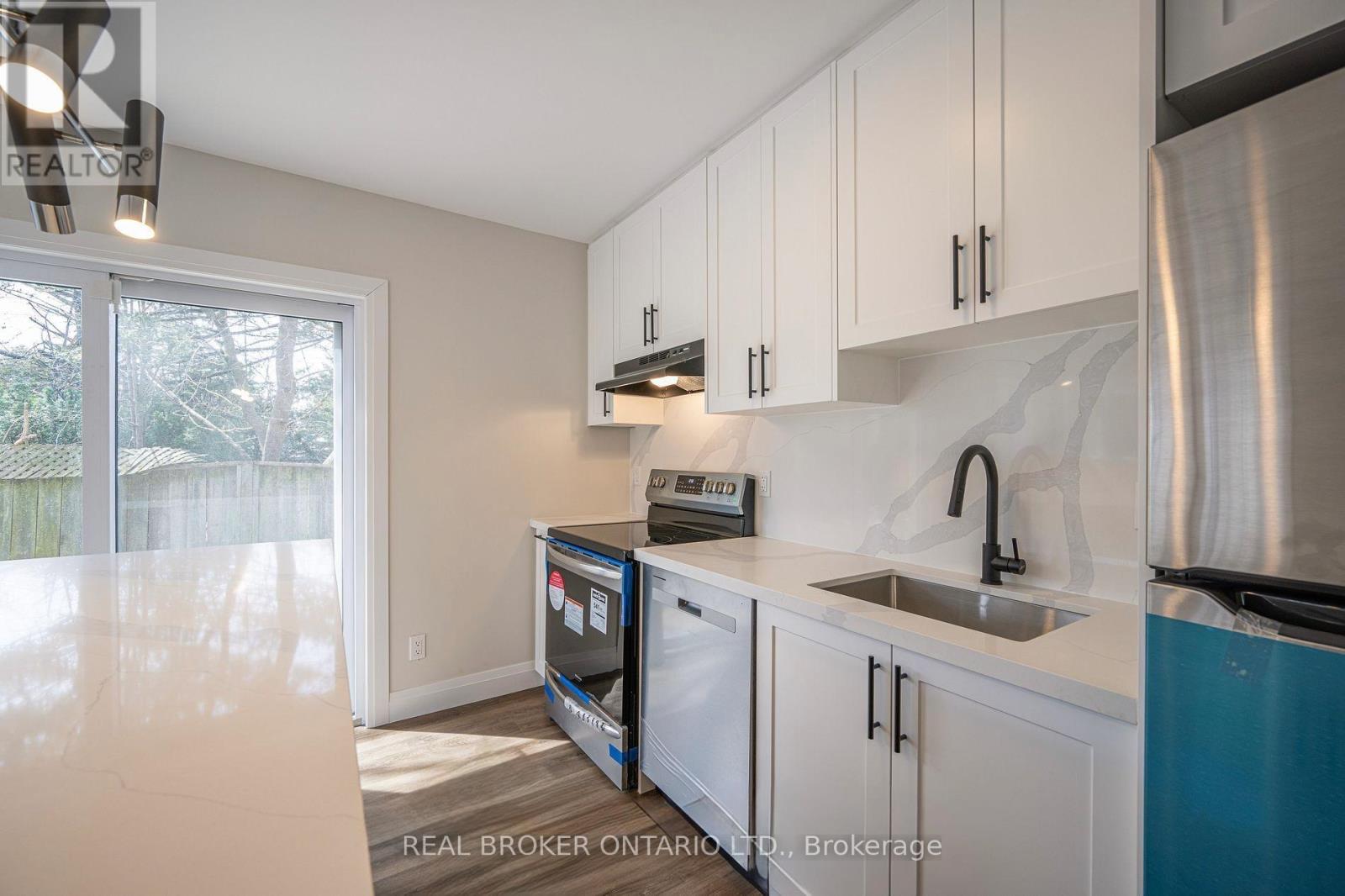 685 Frederick Street, Kitchener, Ontario  N2B 2B3 - Photo 3 - X13140920