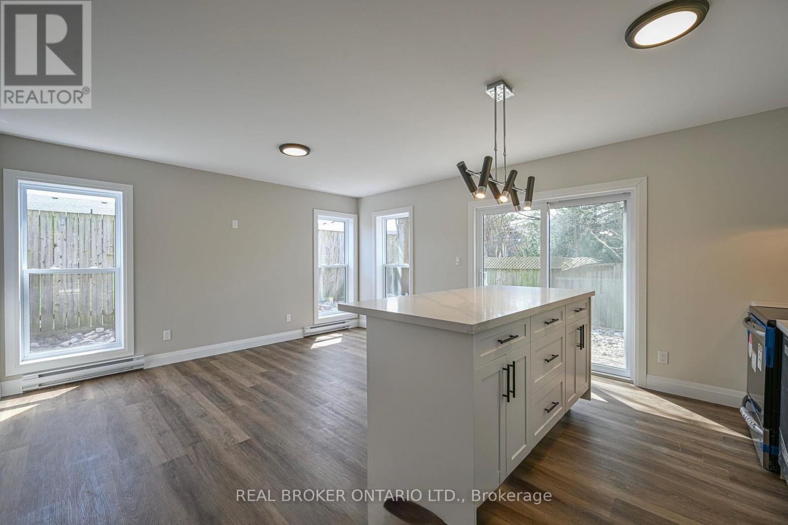 685 Frederick Street, Kitchener, Ontario  N2B 2B3 - Photo 4 - X13140920