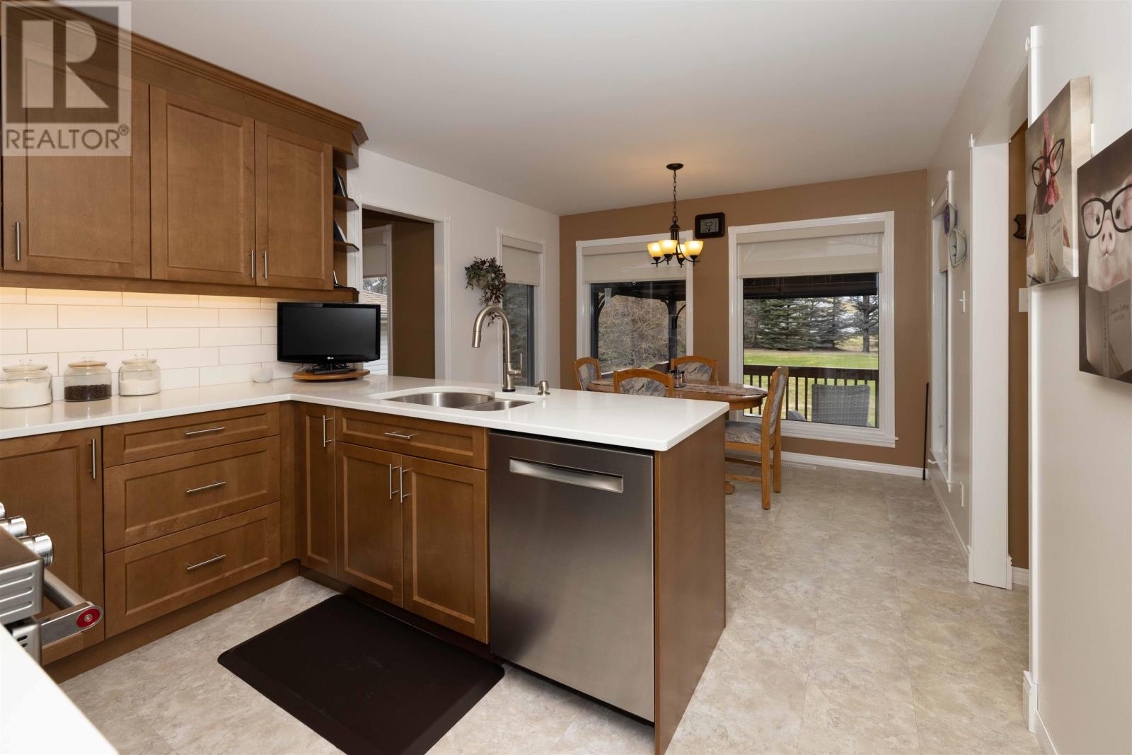 2168 Southcliff Pl, Thunder Bay, Ontario  P7J 1H4 - Photo 9 - TB2600980
