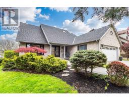 67 HONEYSUCKLE CRESCENT, Hamilton, Ontario