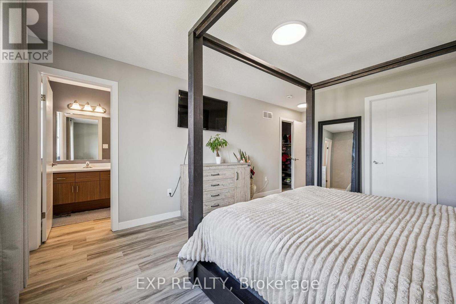 907 Robert Ferrie Drive, Kitchener, Ontario  N2R 0P2 - Photo 19 - X13140986