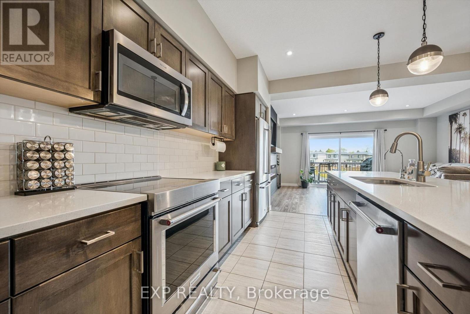 907 Robert Ferrie Drive, Kitchener, Ontario  N2R 0P2 - Photo 9 - X13140986