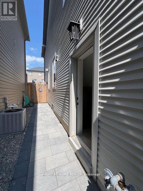 169 Ice Place, Oshawa, Ontario  L1H 7K4 - Photo 2 - E13141004