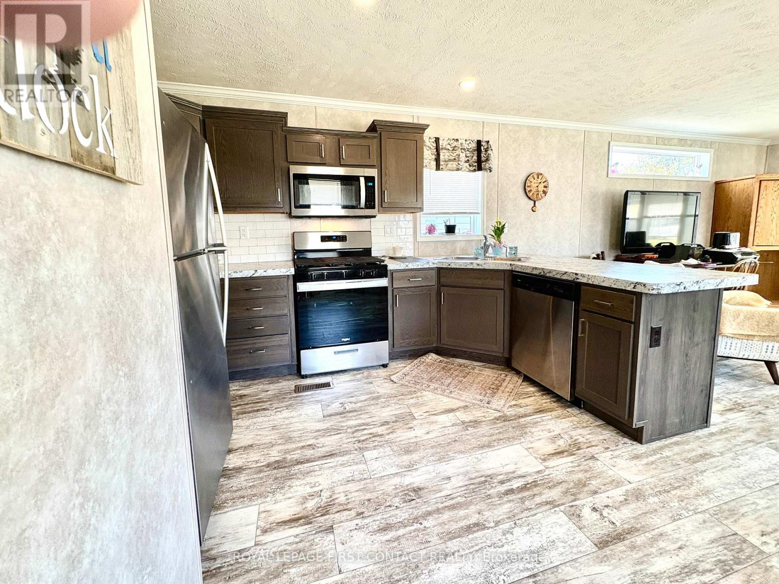 40 Shamrock Crescent, Essa, Ontario  L3W 0A5 - Photo 7 - N13141010